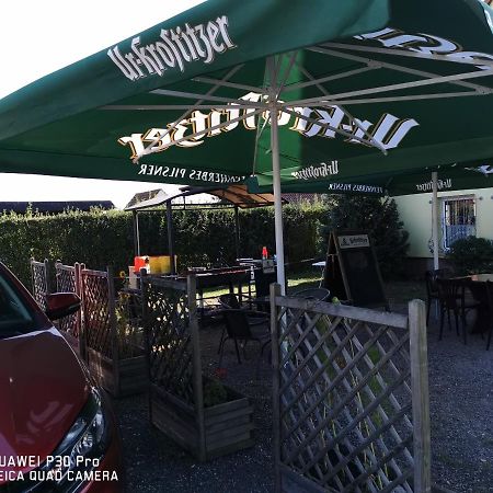 Pension Am Stadion Koelleda 外观 照片